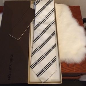 Louis Vuitton 100% silk men's tie black/white