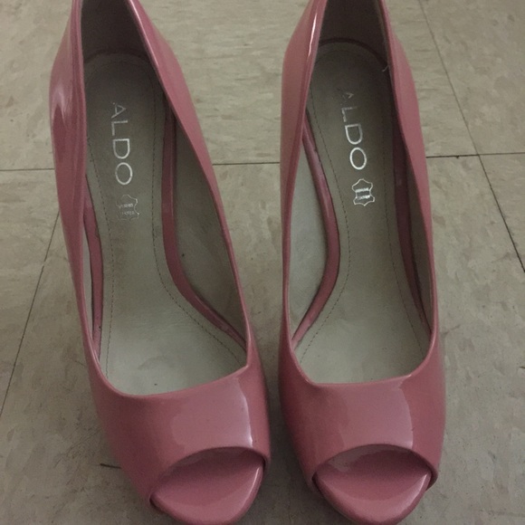 Sale!! Little pink open toe pump