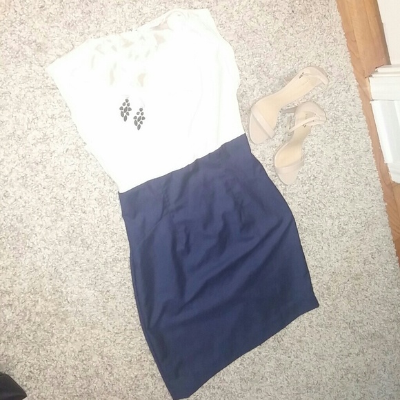 ❌SOLD❌ Forever 21 Color block Cream and Navy formal dress - Picture 2 of 4