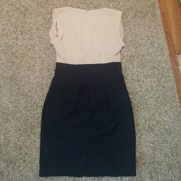 ❌SOLD❌ Forever 21 Color block Cream and Navy formal dress - Picture 3 of 4