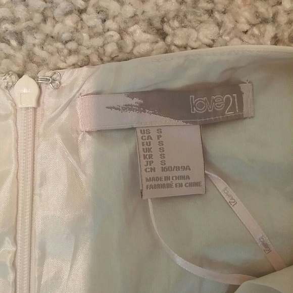 ❌SOLD❌ Forever 21 Color block Cream and Navy formal dress - Picture 4 of 4