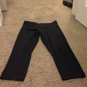 Black lulu crop leggings