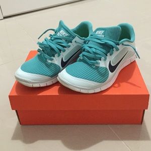 Women's Nike FreeRuns4.0 - Accepting fair offers💙