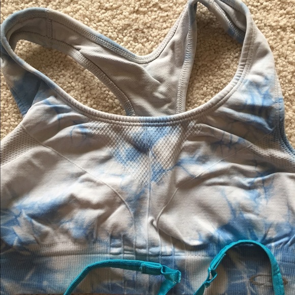 Sports bras - Picture 2 of 4