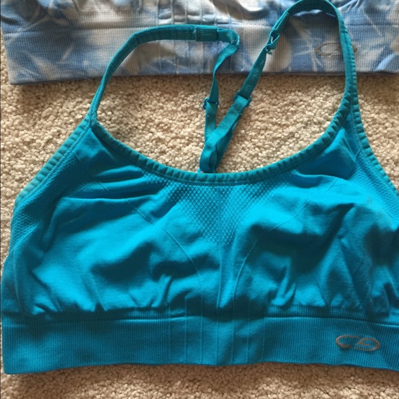 Sports bras - Picture 3 of 4