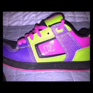 DC super cute neon kicks💚