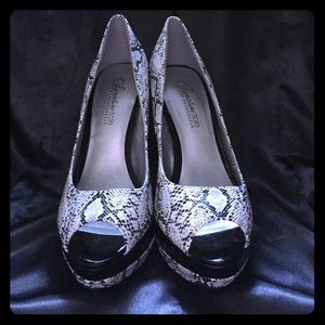 Snake skin print 4 inch peep toe heels