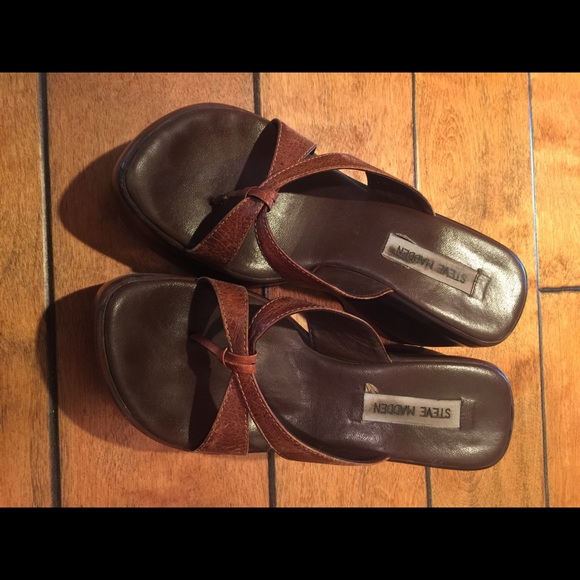 Size 7.5 Steve Madden Wedge sandals comfy!