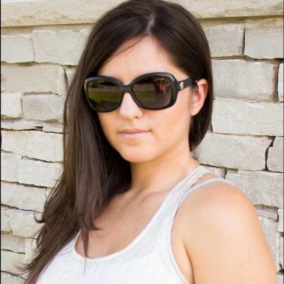 Meet the Posher Other - Meet your Posher, Emily