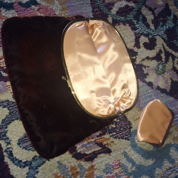 Vintage Velvet Clutch - Picture 2 of 4