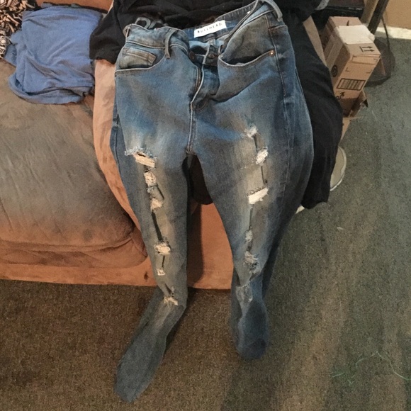 Ripped skinny jeans bull head