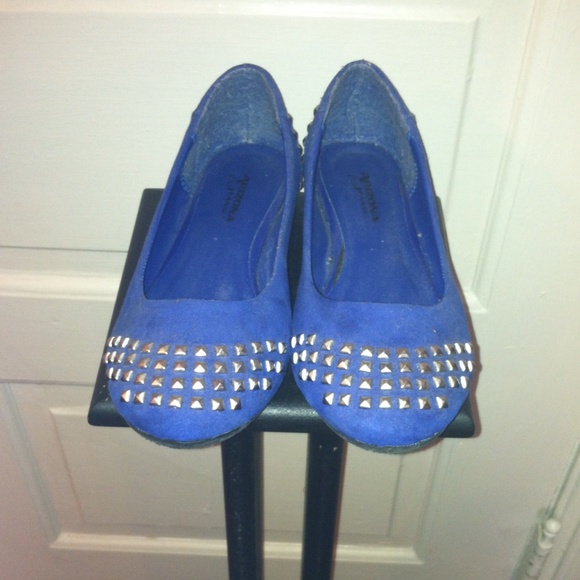 Royal blue suede studded flats. - Picture 2 of 4