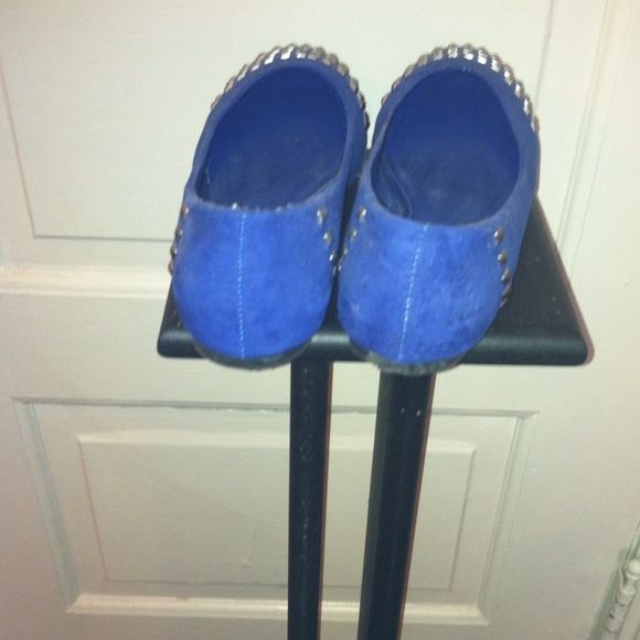 Royal blue suede studded flats. - Picture 3 of 4