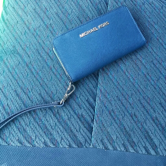 Michael Kors Smartphone Wristlet