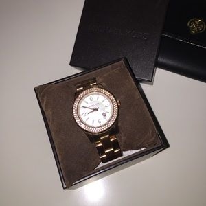 Gold Michael Kors Watch ✨ Accepting fair offers.