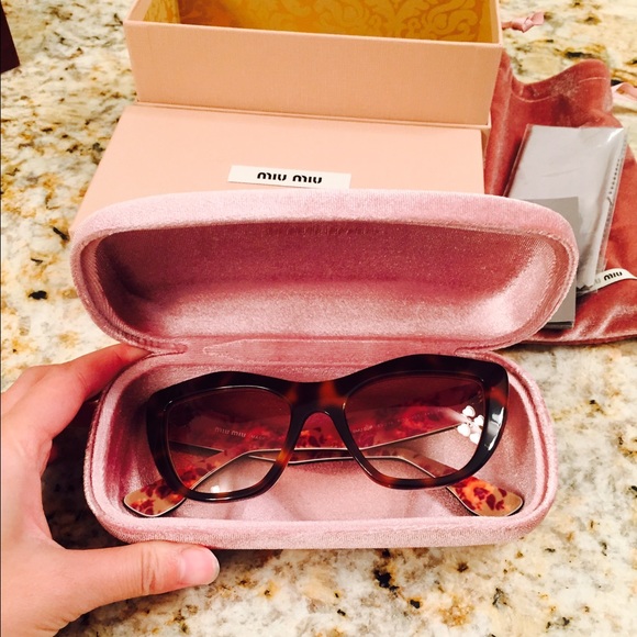 Authentic new Miu Miu sunglasses - Picture 2 of 4