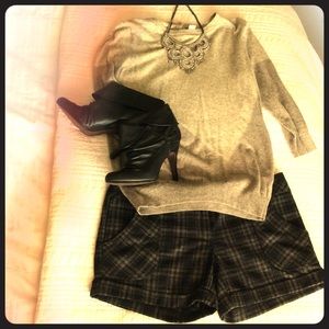 Plaid black wool shorts
