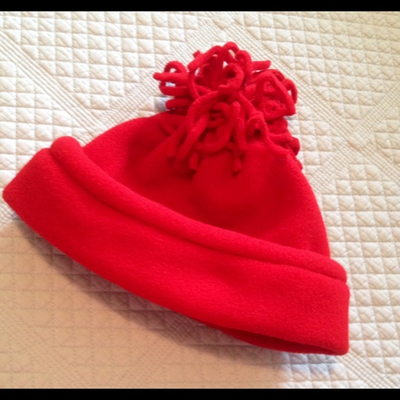 Red winter hat - Picture 2 of 2
