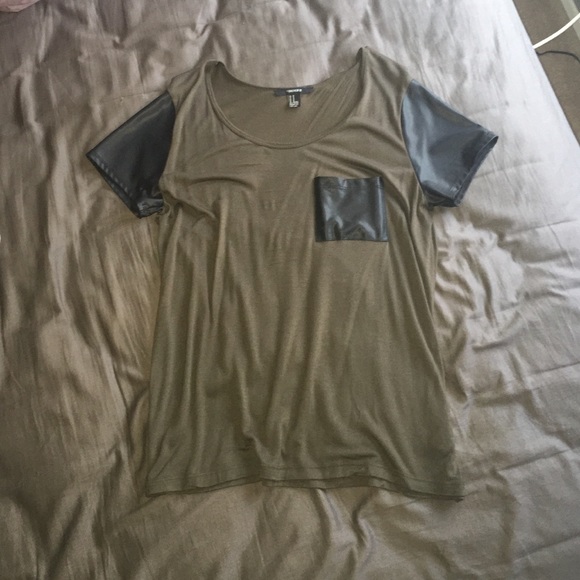 FOREST GREEN TSHIRT 💚 - Picture 1 of 1