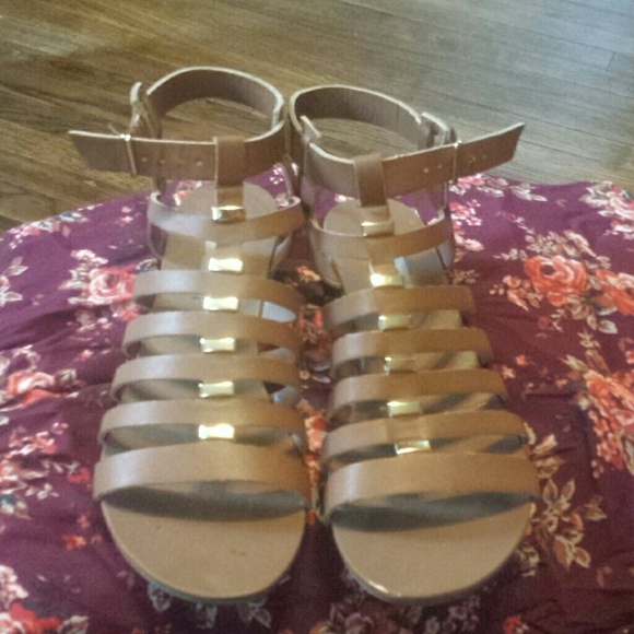 SOLD!!!!!Steve madden super cute gladiator sandal