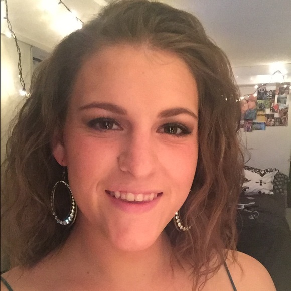 Meet your Posher, Maddie - Picture 2 of 2