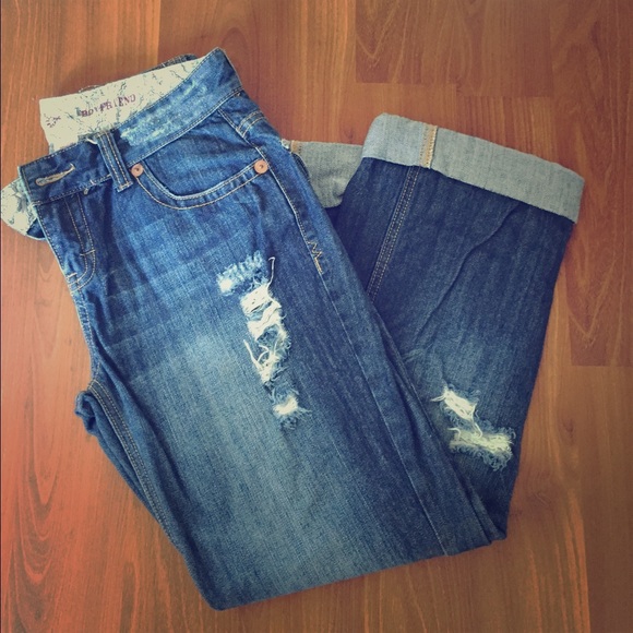Boyfriend cut distressed jeans