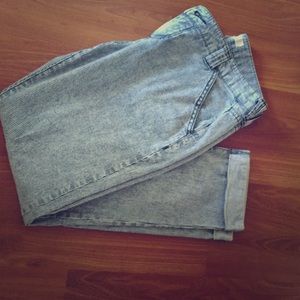 Boyfriend cut stripped pants