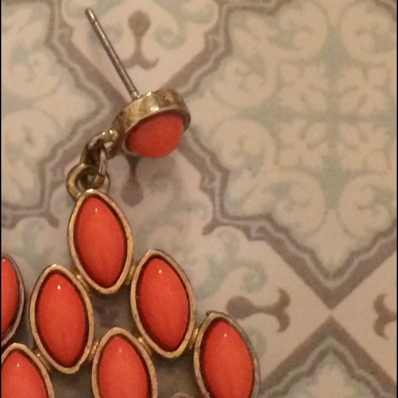 BANANA REPUBLIC Coral/gold drop earrings~cute!!