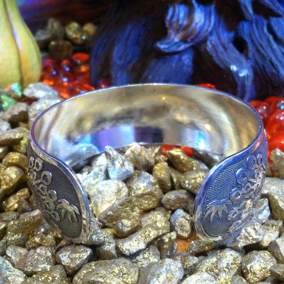 Peacock Tibetan Bangle Bracelet - Picture 4 of 7