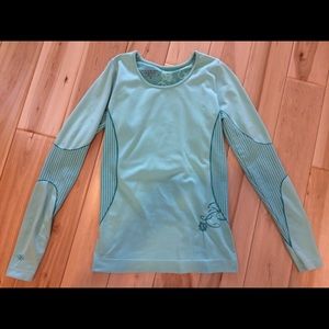 Athletes size medium top