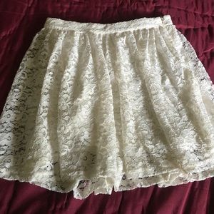 Eggshell lace skirt - Forever 21