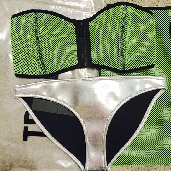 NEW Triangl swimwear winnie with Jessie nightfox