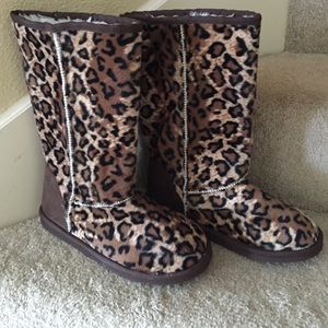 Fuzzy Leopard Print Boots