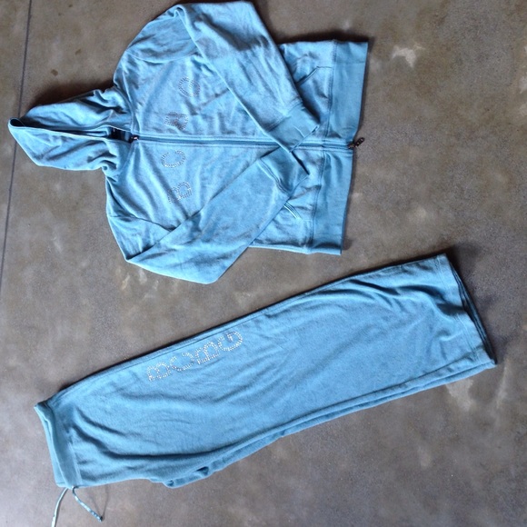 BCBG Lg light blue terry cloth suit