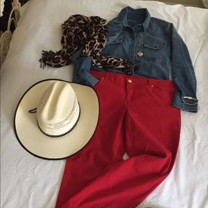 straight leg. 2% spandex.