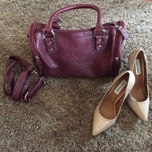Beautiful burgundy handbag!🎀