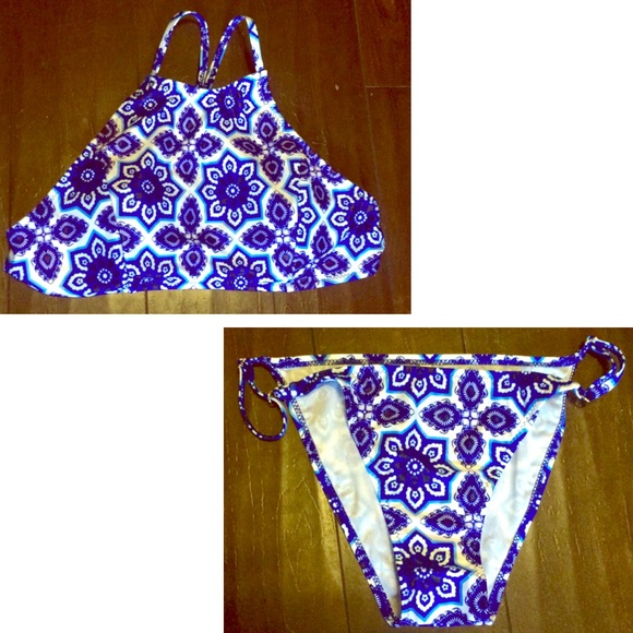 🆕Blue geometric flower 2 piece halter bikini set!