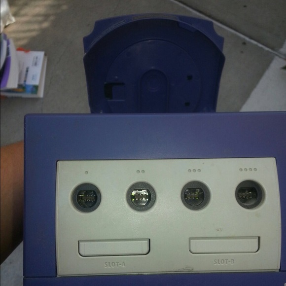 GameCube - Picture 2 of 4
