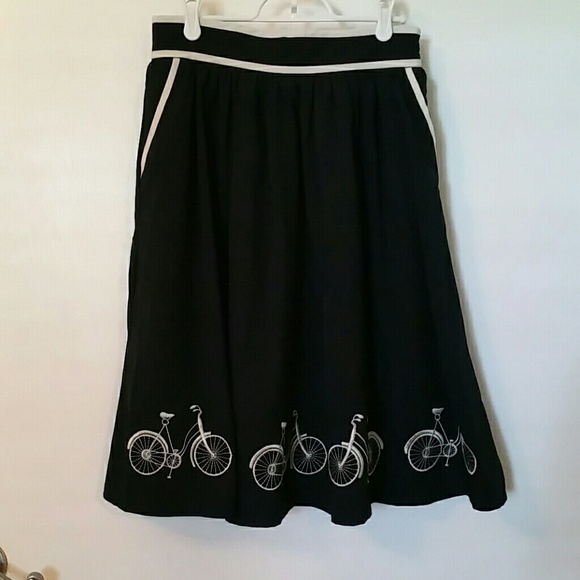 NWOT Navy and Cream Bicycle Midi Skirt