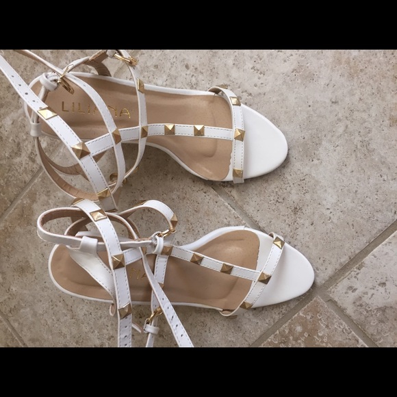 Low strappy wedge heel with studs