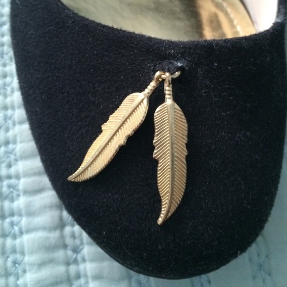 Shoes - Picture 2 of 3