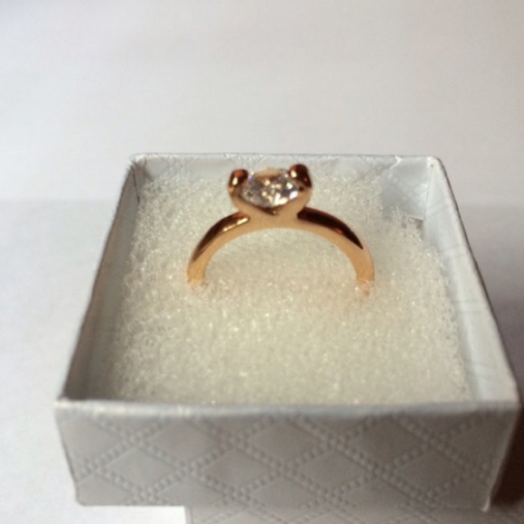 Gold-tone fashion CZ ring. NWOT - Picture 3 of 3