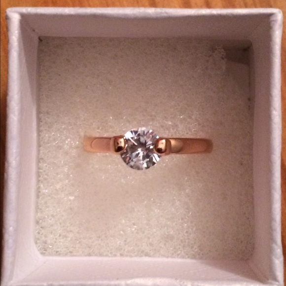 Gold-tone fashion CZ ring. NWOT - Picture 2 of 3