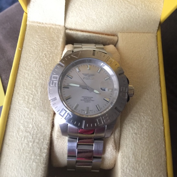 Pro diver watch made by invicta. Up to 200m (656