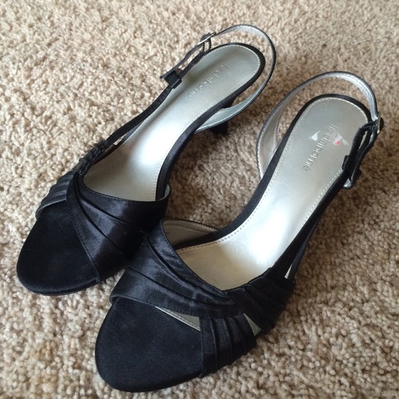 Liz Claiborne Black Satin Pumps