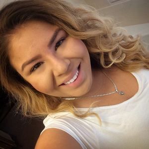 Meet your Posher, Alejandra