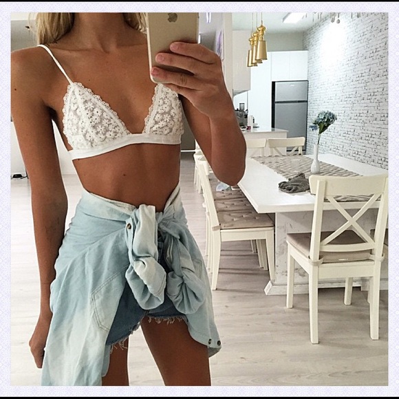 🚫SOLD🚫 White Flower Mesh Bralette, Size Small
