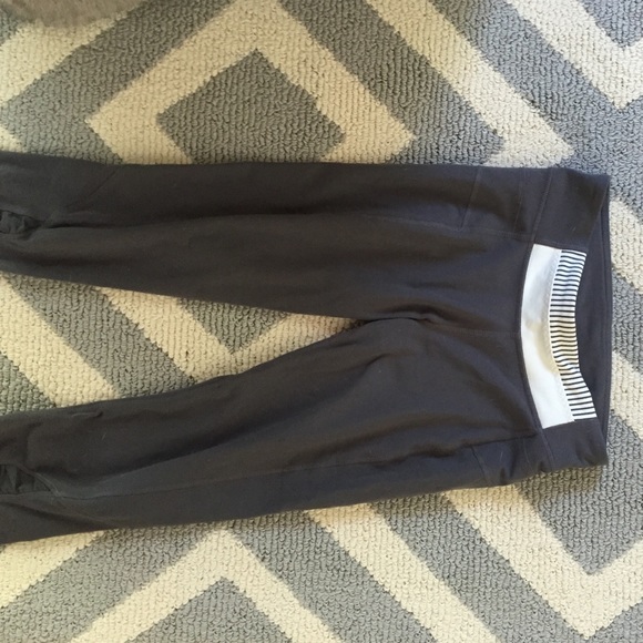 Grey Lulu Lemon leggings!