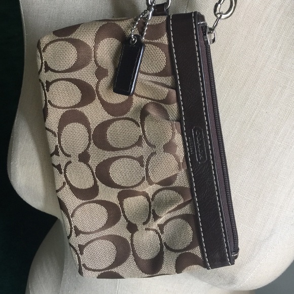 Coach wristlet with adorable pleats brown
