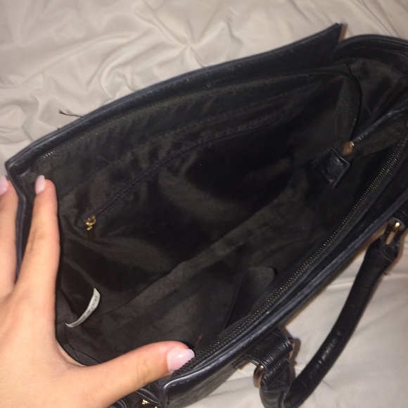 Black medium sized purse - Picture 3 of 4